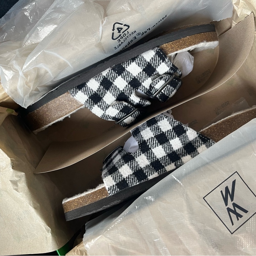 White Mountain Black and White Checkered Sandals